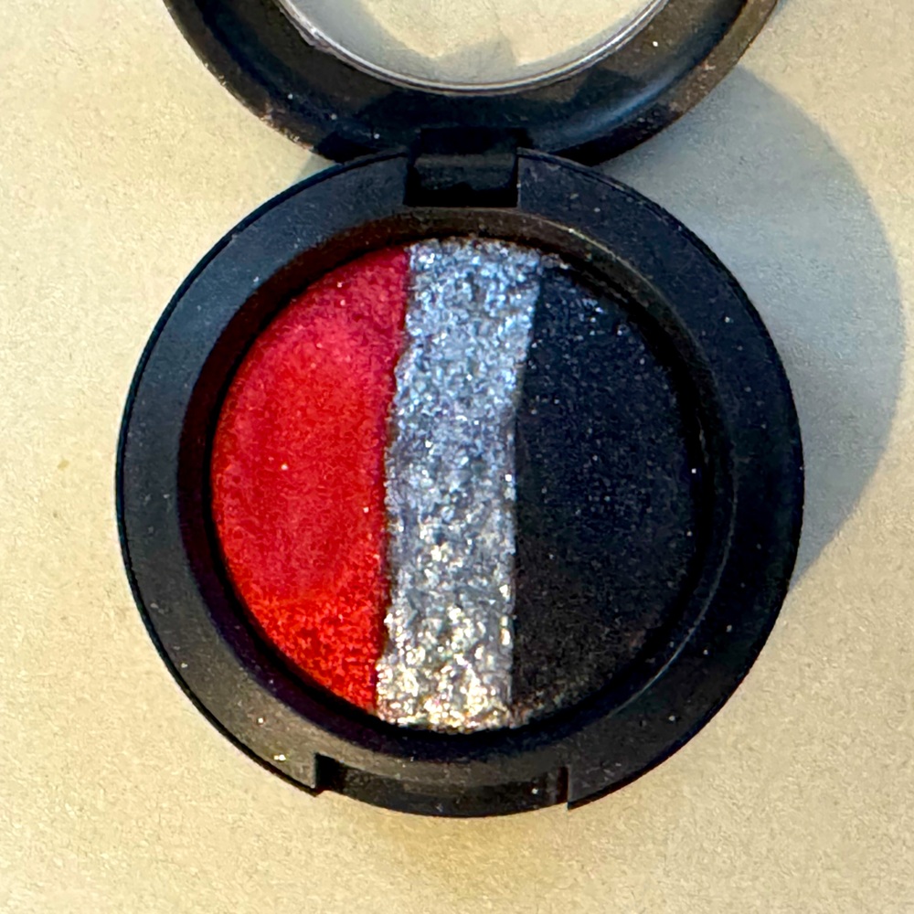 Mac danger zone eyeshadow. Limited edition.
